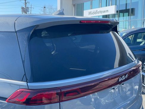 Used 2024 Kia Carnival EX image 31