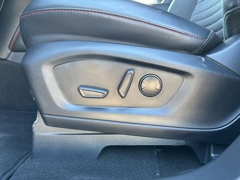 Used 2025 Ford Explorer ST-Line w/ ST-Line Street Pack image 16