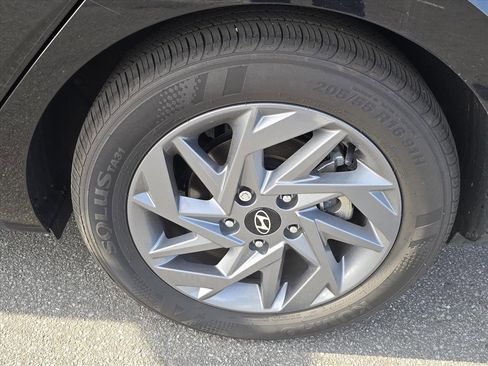 Used 2025 Hyundai Elantra Blue image 12