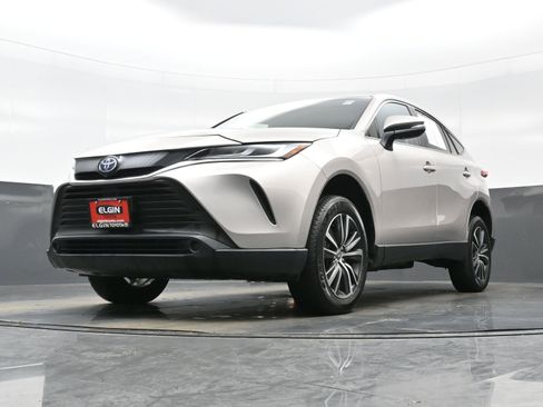 Used 2024 Toyota Venza LE image 28