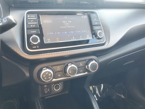 Used 2019 Nissan Kicks S image 23