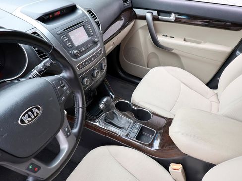 Used 2015 Kia Sorento LX image 39