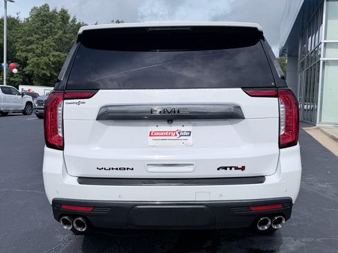 Used 2022 GMC Yukon AT4 w/ Technology Package AWD/4WD image 8