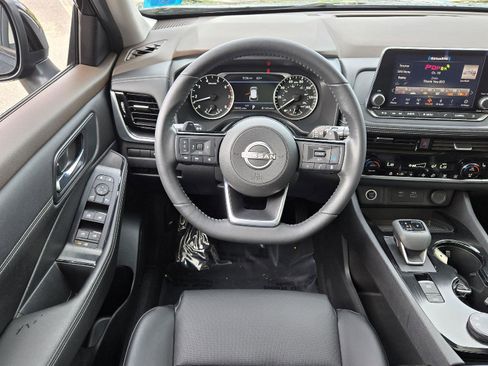 Used 2022 Nissan Rogue SV w/ SV Premium Package image 9