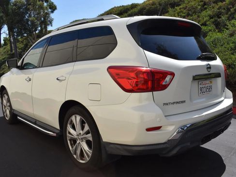 Used 2018 Nissan Pathfinder SL w/ SL Premium Package FWD image 6