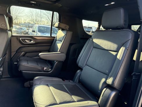 Used 2024 Chevrolet Suburban High Country image 23