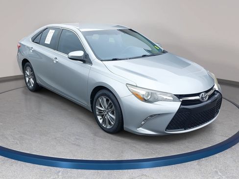 Used 2015 Toyota Camry SE FWD image 3