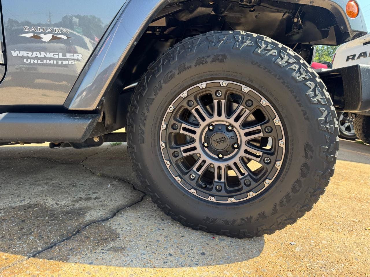 Used 2017 Jeep Wrangler Unlimited Sahara AWD/4WD image 16