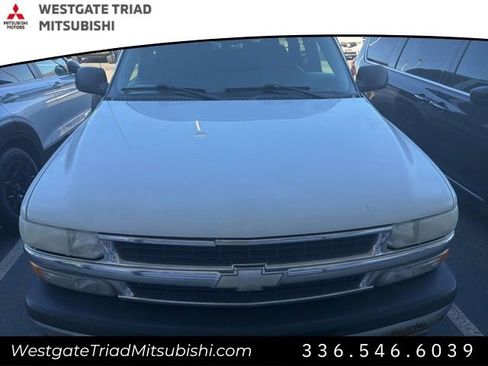 Used 2004 Chevrolet Suburban LS w/ Preferred Equipment Group image 17