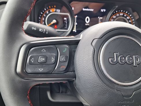 Used 2024 Jeep Wrangler Unlimited Rubicon w/ Convenience Group AWD/4WD image 15