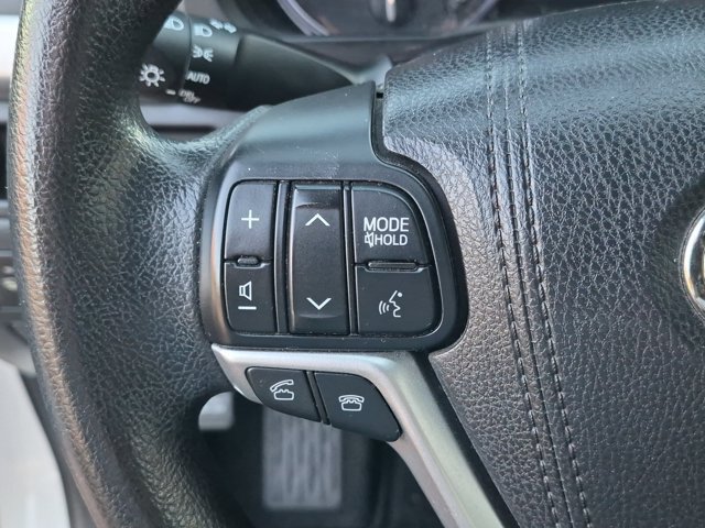 Used 2016 Toyota Highlander LE FWD image 24