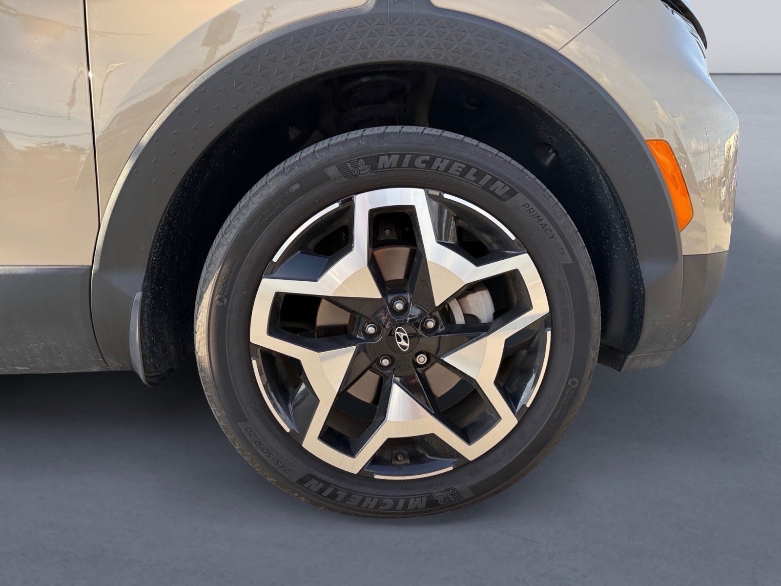 Used 2023 Hyundai Santa Cruz Limited AWD/4WD image 9