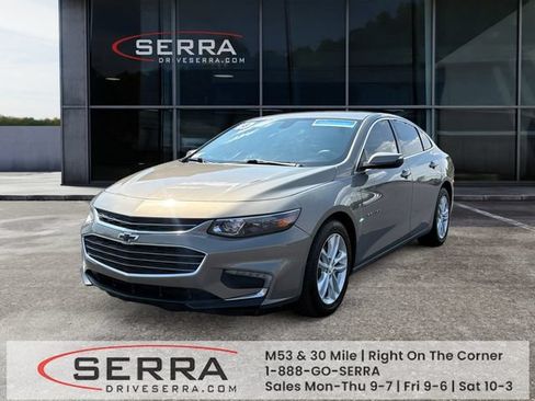 Used 2018 Chevrolet Malibu LT FWD image 1