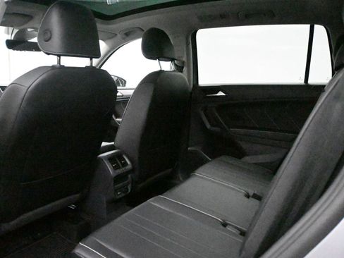 Used 2024 Volkswagen Tiguan SE image 11