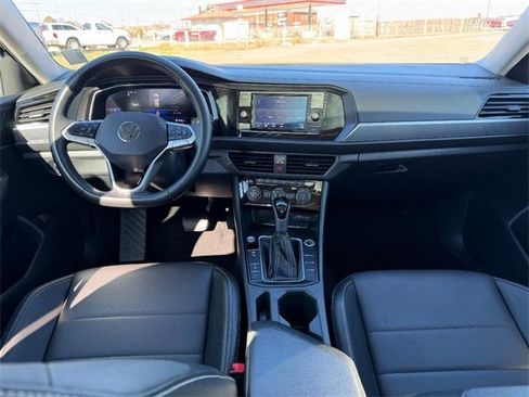Used 2024 Volkswagen Jetta SE image 9