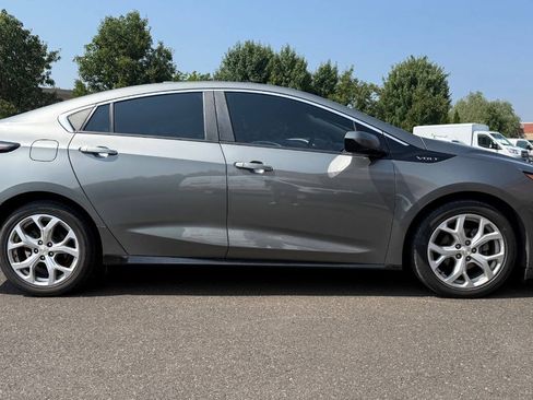 Used 2017 Chevrolet Volt Premier w/ Driver Confidence II Package FWD image 4