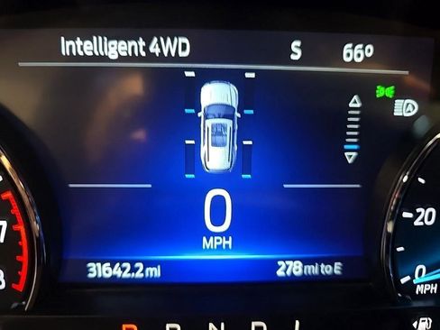 Used 2022 Ford Explorer XLT w/ Equipment Group 202A image 13