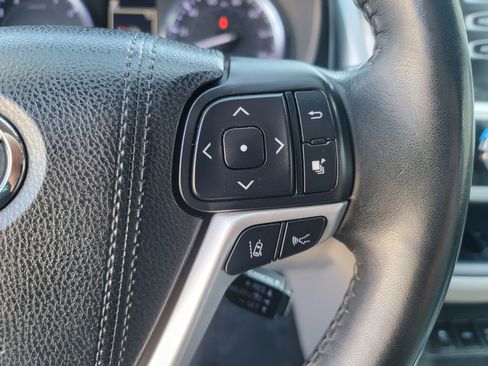Used 2018 Toyota Highlander XLE image 30