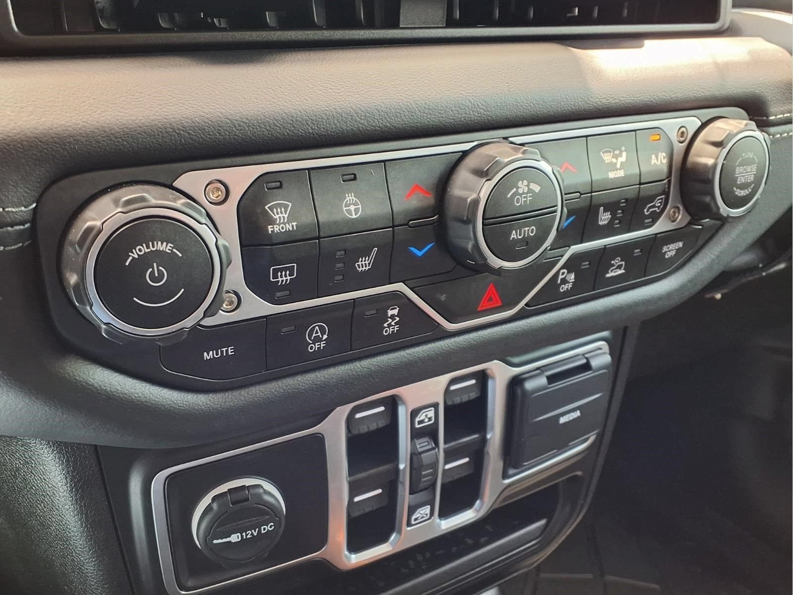 Used 2025 Jeep Gladiator Sport AWD/4WD image 18