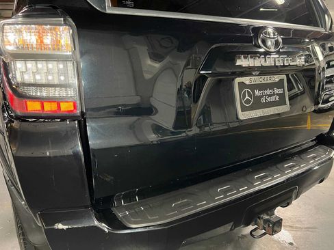 Used 2015 Toyota 4Runner SR5 AWD/4WD image 14