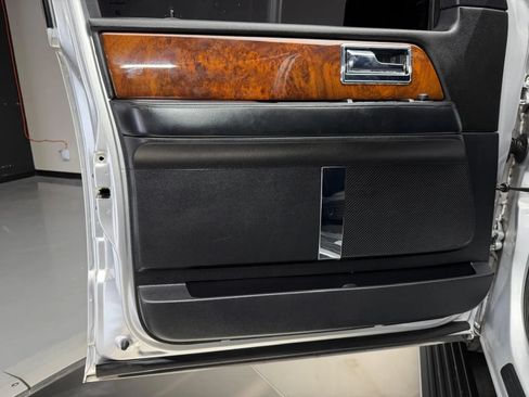 Used 2015 Lincoln Navigator 4WD image 27