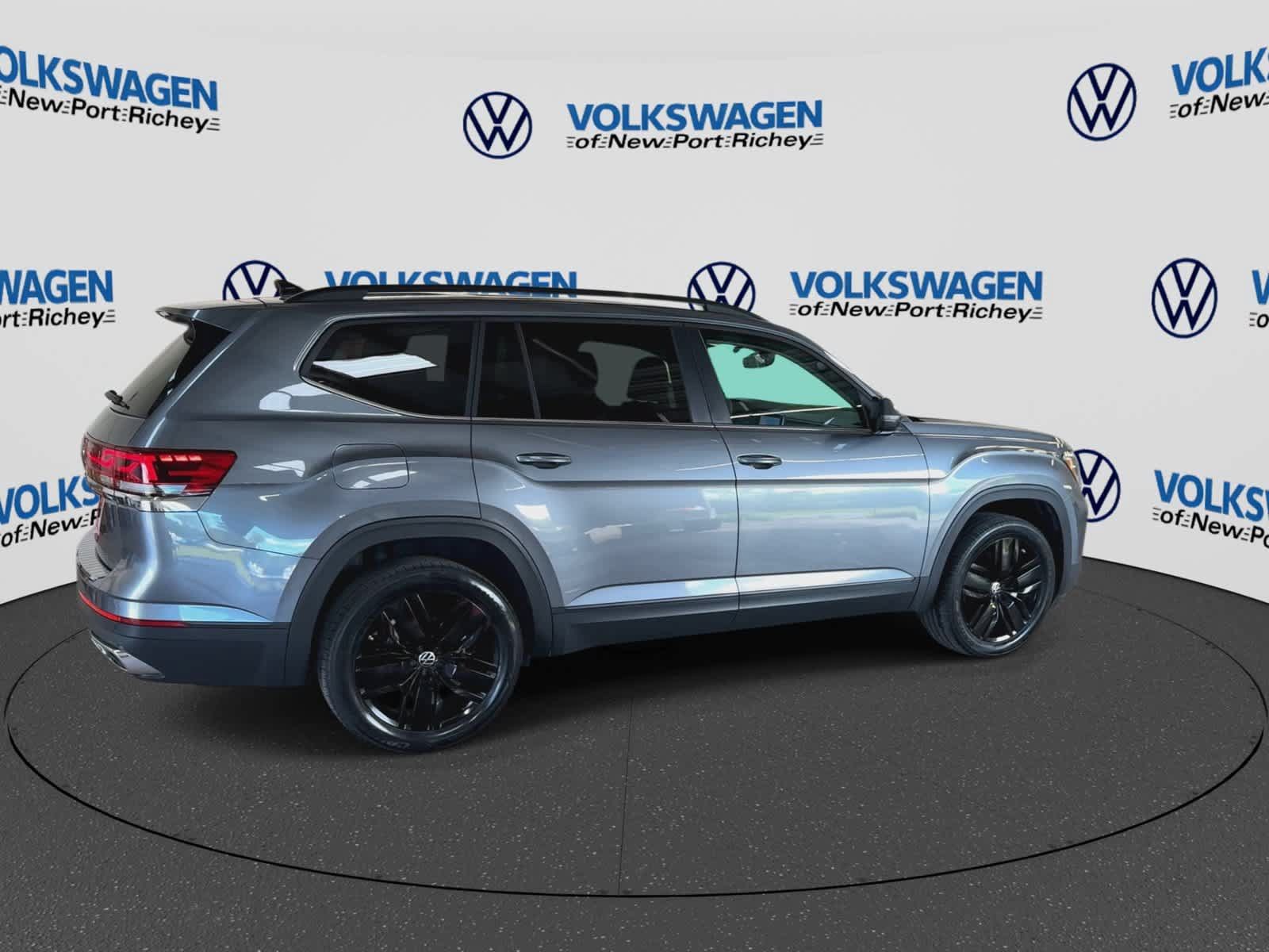 Used 2024 Volkswagen Atlas SE FWD image 8