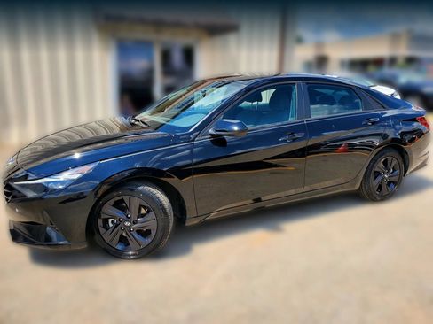 Used 2021 Hyundai Elantra SEL w/ Convenience Package FWD image 9