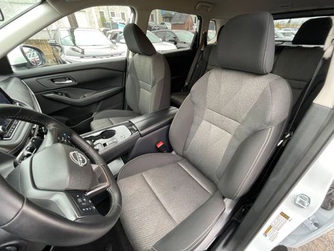 Used 2025 Nissan Rogue SV image 38