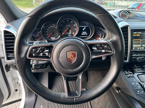 Used 2016 Porsche Cayenne image 20