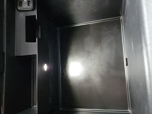 Used 2020 Chevrolet Suburban Premier w/ Premier Plus Edition image 34