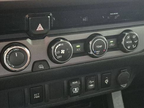 Used 2018 Toyota Tacoma TRD Off-Road AWD/4WD image 15