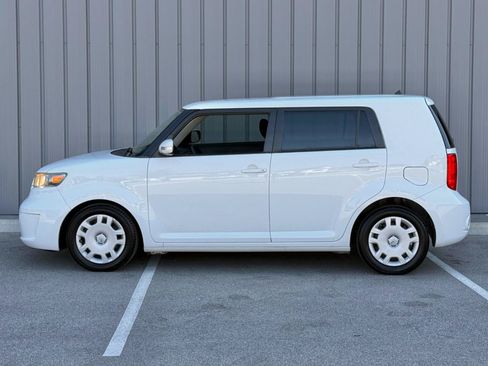 Used 2009 Scion xB FWD image 8