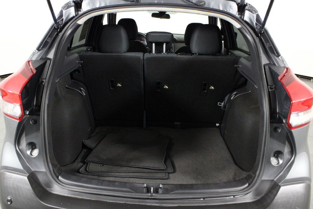 Certified 2020 Nissan Kicks SV FWD image 18