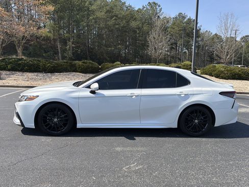 Used 2022 Toyota Camry XSE w/ Navigation Package image 8