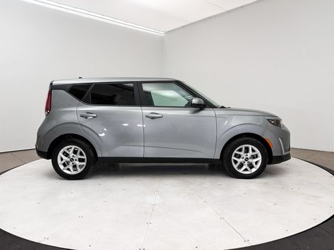 Used 2023 Kia Soul LX w/ LX Technology Package FWD image 25