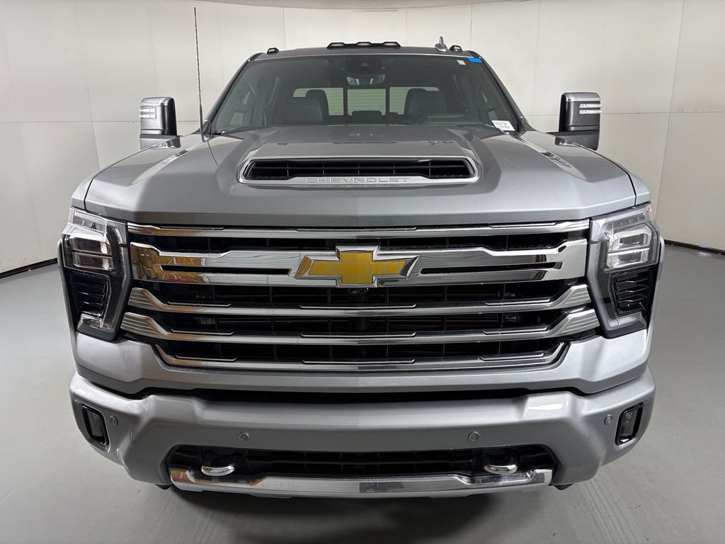 Used 2025 Chevrolet Silverado 2500 High Country w/ Technology Package AWD/4WD image 4