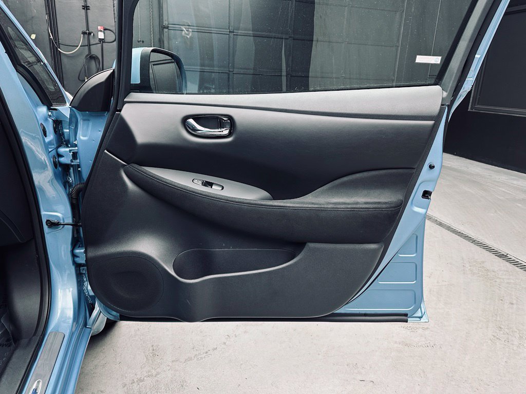 Used 2015 Nissan Leaf S FWD image 22