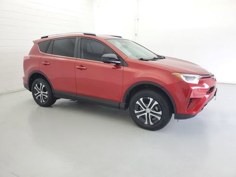 Used 2016 Toyota RAV4 LE FWD image 4