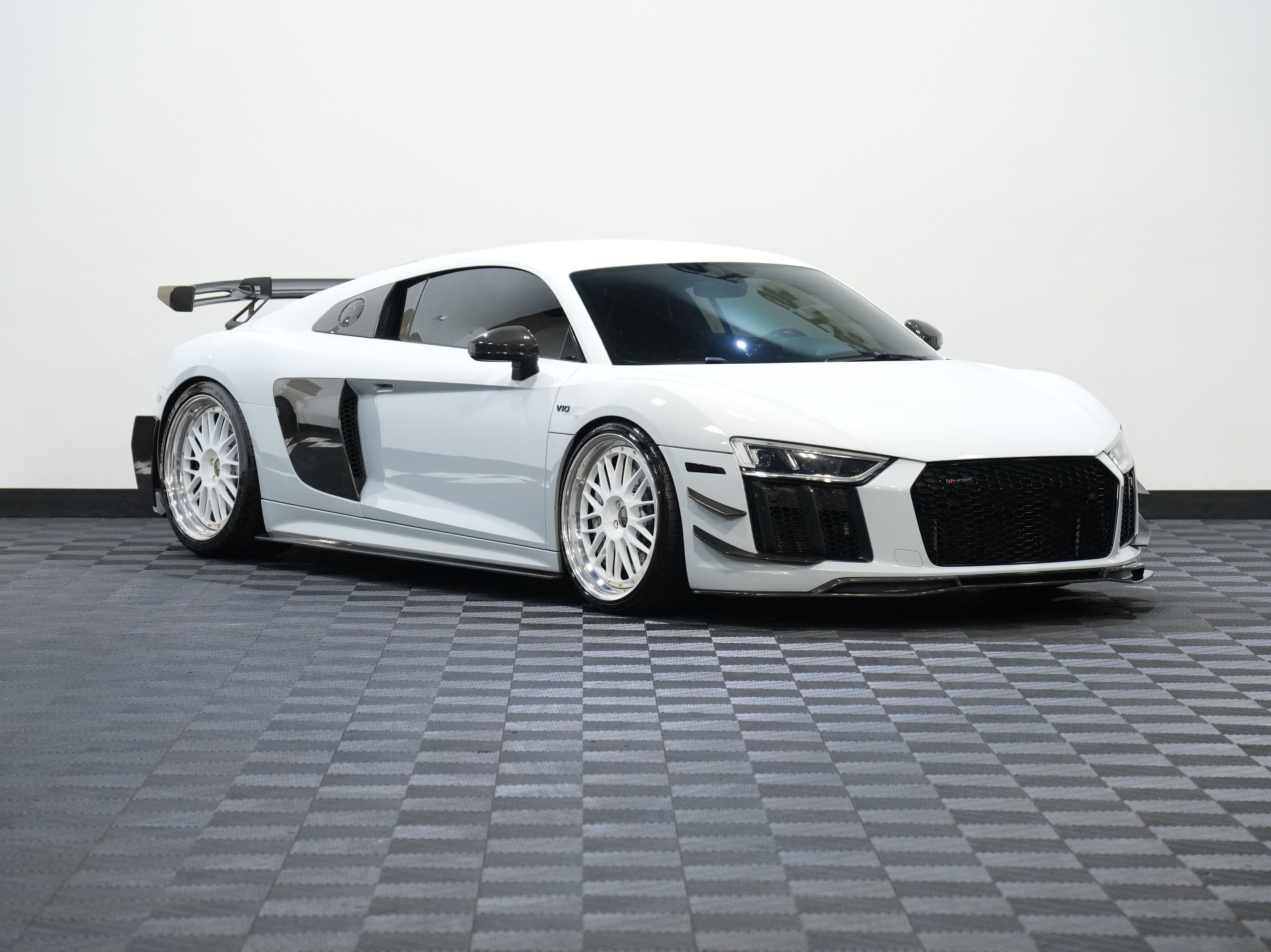 Used 2017 Audi R8 V10 plus AWD/4WD image 5