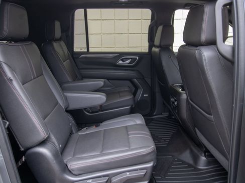 Used 2022 Chevrolet Suburban RST w/ Luxury Package AWD/4WD image 22