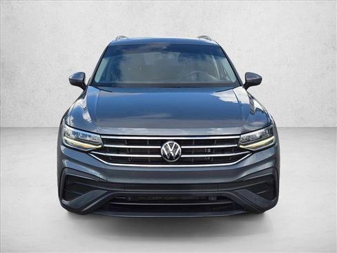 Used 2023 Volkswagen Tiguan SE FWD image 2