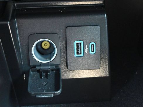 Used 2024 Ford Explorer XLT AWD/4WD image 16