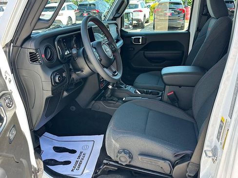 Used 2024 Jeep Wrangler Unlimited Rubicon AWD/4WD image 12