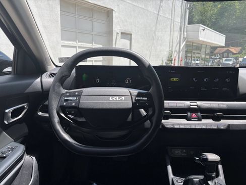 Used 2025 Kia K4 FWD image 29