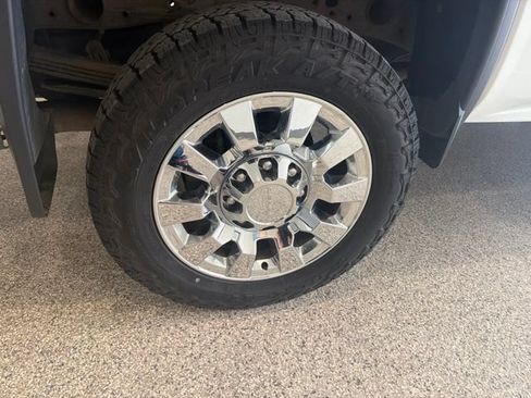 Used 2017 GMC Sierra 2500 Denali w/ Duramax Plus Package AWD/4WD image 6