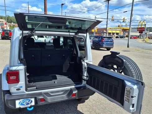 Used 2024 Jeep Wrangler Unlimited Sahara image 20