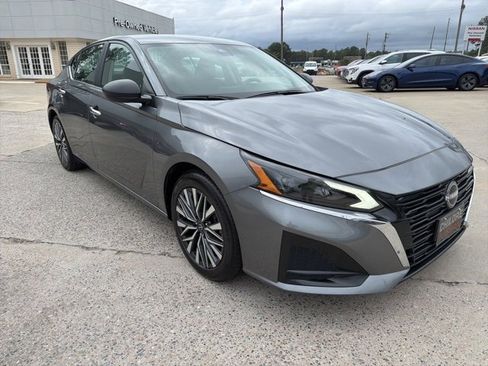 Used 2024 Nissan Altima 2.5 SV image 4