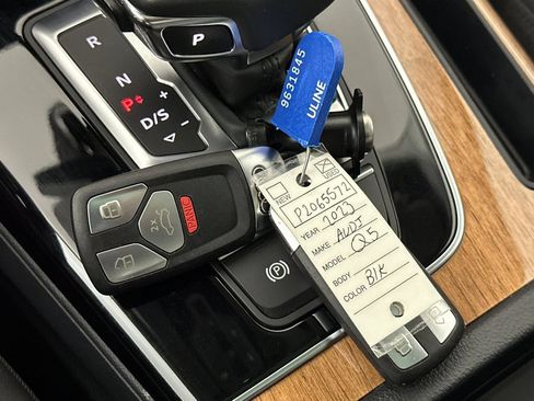 Used 2023 Audi Q5 2.0T Premium w/ Convenience Package image 23