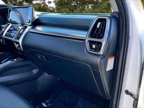 Used 2022 Kia Sorento EX w/ Panoramic Sunroof Package image 29