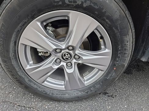 Used 2025 Toyota RAV4 XLE image 36